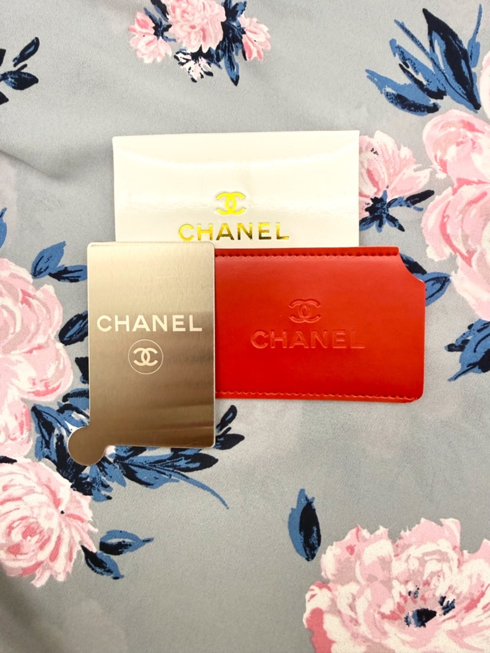 Chanel Mirror With Sleeve New - Picture 2 of 5